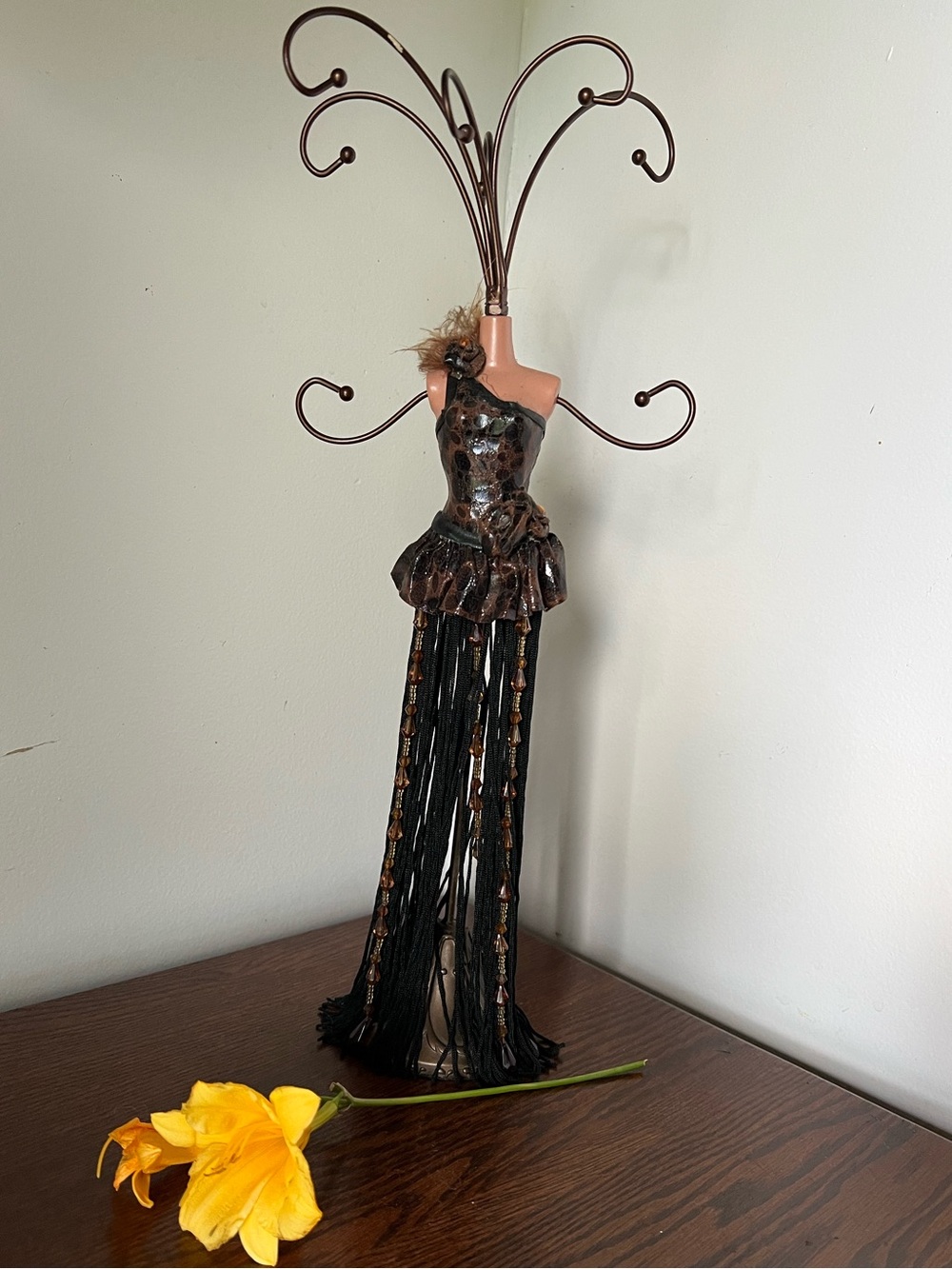 JEWELRY DISPLAY HOLDER ELEGANT BLACK and BROWN DRESS MANNEQUIN STAND